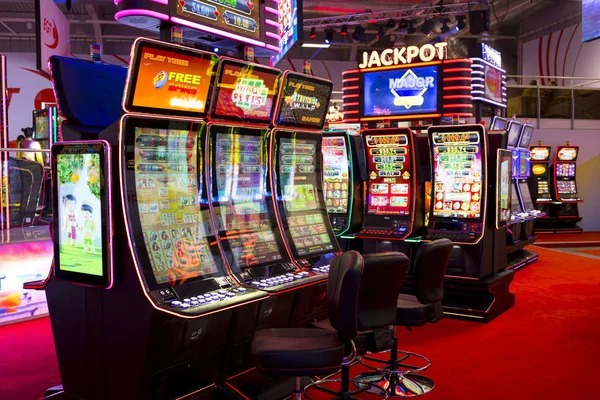 Roulette – European and Asian wheels Roulette wheel at congtogel login with betting layout and live dealer